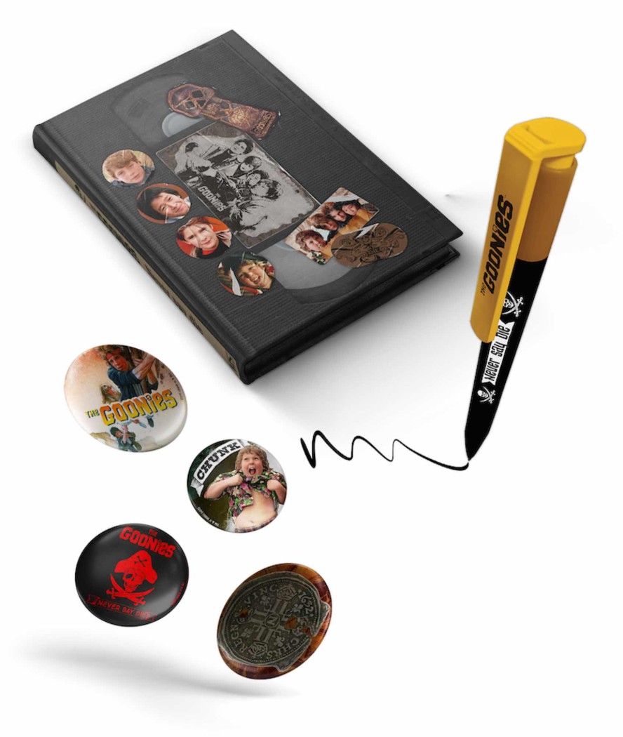 Kantoor SD Toys | The Goonies - Set Vhs - Stationery Set (Notebook, Badges And Pen)